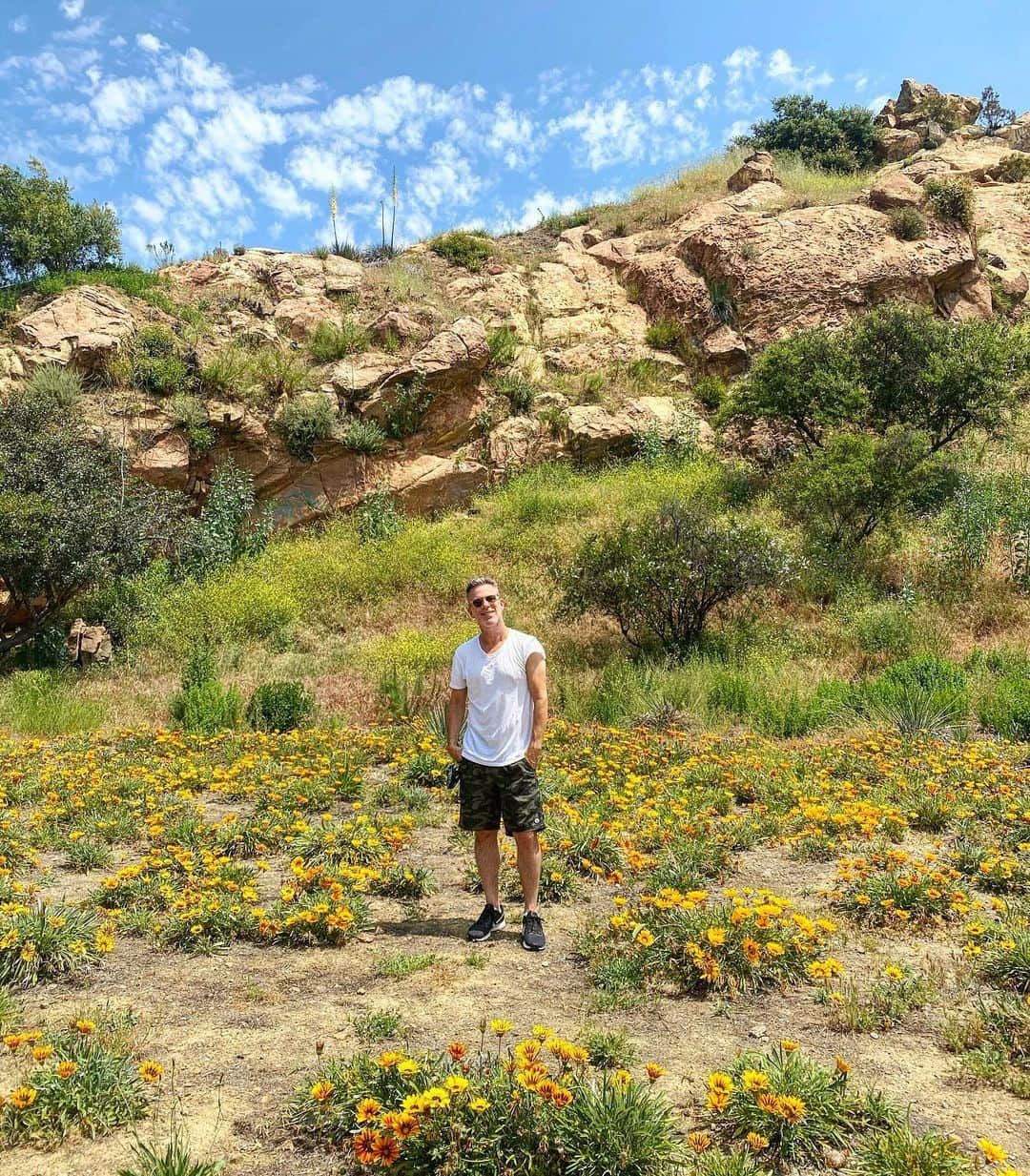 scottlippsさんのインスタグラム写真 - (scottlippsInstagram)「Took a beautiful hike in the hills of the #pacificpalisades , connecting to nature- thankful for the picturesque weather in LA #hiking #nature #la」5月10日 7時23分 - scottlipps