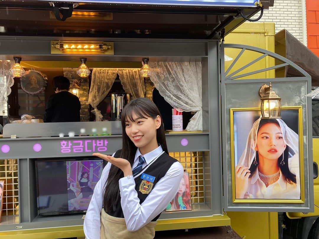 キム・ドヨンさんのインスタグラム写真 - (キム・ドヨンInstagram)「오늘도 키링 덕분에 배 든든하게 채웠다용🤤 더이상 들어갈 공간이 없을 때까지 먹었어요..🤭 잘 먹고 오늘 촬영도 무사히 잘 끝냈습니댜 고마워요!❤️ #키링짱 #도연 #만찢남녀 #사랑해요 ❄️」5月9日 22時34分 - weme.doyeon
