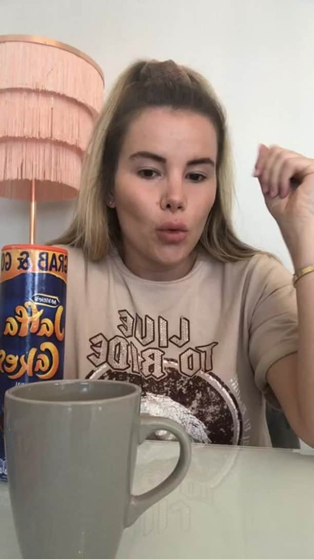 ジョージア・コウソウロウのインスタグラム：「To raise money for @dementia_uk over a cup of tea ❤️」