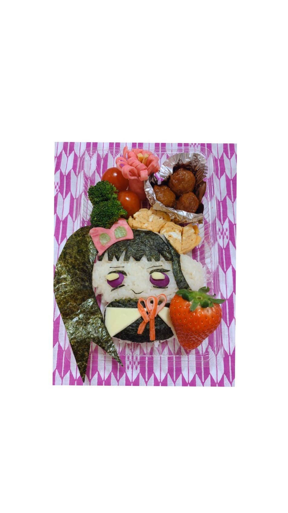 辻野かなみのインスタグラム：「﻿ ❤︎ ﻿ ﻿ ﻿ #キャラ弁﻿ ﻿ ﻿ #鬼滅の刃 ⚔️の #カナヲ ちゃんを﻿ ﻿ 作ってみたよ🦋﻿ ﻿ ﻿ ﻿ ﻿ ﻿ #かなみんのYouTuberごっこ﻿ ＃辻野かなみ#かなみん#とき宣﻿ #超ときめき♡宣伝部 #辻野弁当」