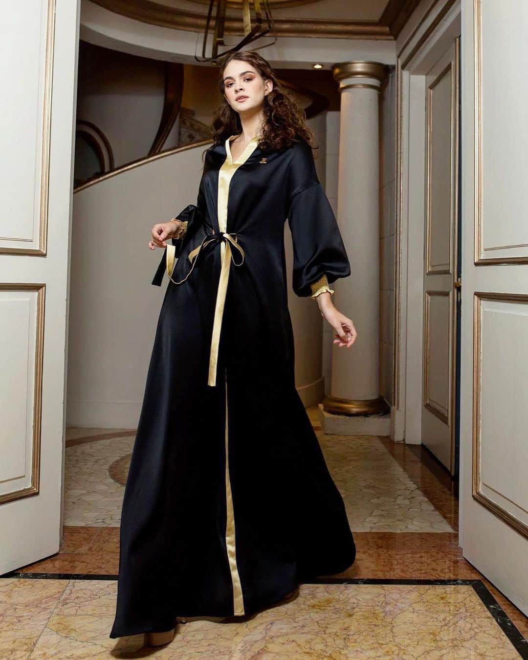 Ivan Gunawanさんのインスタグラム写真 - (Ivan GunawanInstagram)「As elegant as the night with a dash of sophisticated color, Nadia Kaftan is the perfect choice for you who wants to look gracefully fashionable this eid mubarak ✨ . Nadia Kaftan - Black/Gold (all size - fit to M) IDR 2.100.000 . . . . #JLbyJunitaLiesar #JLFashion #JLFashionXIvanGunawan #RamadanCollection #ResortCollection #lebaran2020 #idulfitri2020 #modestwear #modestfashion #kaftan #gamis #kaftanlebaran #bajulebaran #muslimfashion #fashionmuslim #hijabwear #hijabfashion #fashionhijab #idulfitri2020 #lebaran2020 #modestfashionindo #kaftanindonesia #premiumkaftan #muslimahfashion #dressmuslimah #dressmuslimah」5月9日 22時46分 - ivan_gunawan