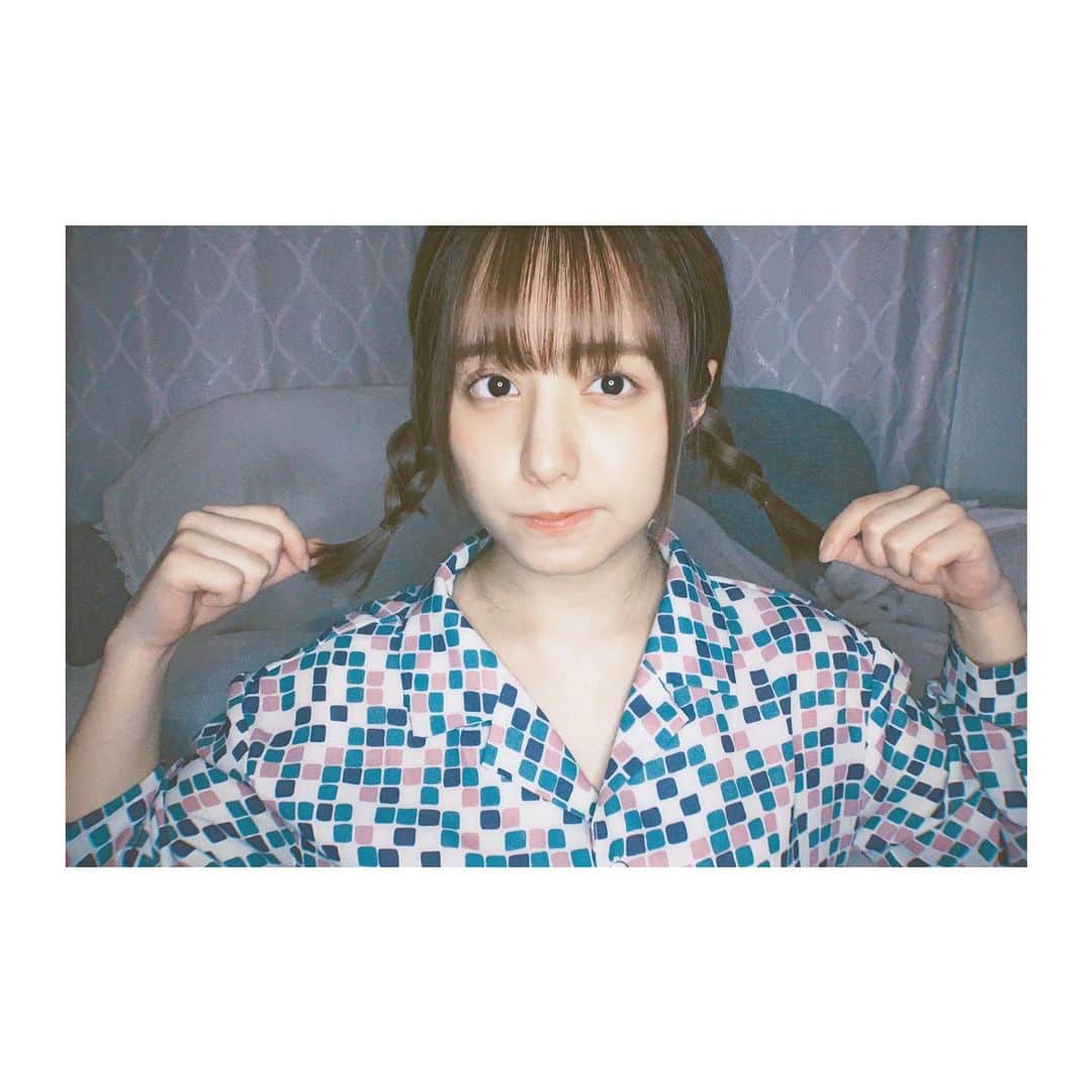 前田美里のインスタグラム：「今日のお家ノスタルジック。 (三つ編み)(パジャマじゃないよ) . #おうち時間 #stayhome #ノスタルジック  #film #film_jp #REDYAZEL #三つ編み #カメラ女子 #写真好きな人と繋がりたい #photo #instagood  #instaphoto #followｍe #follow」