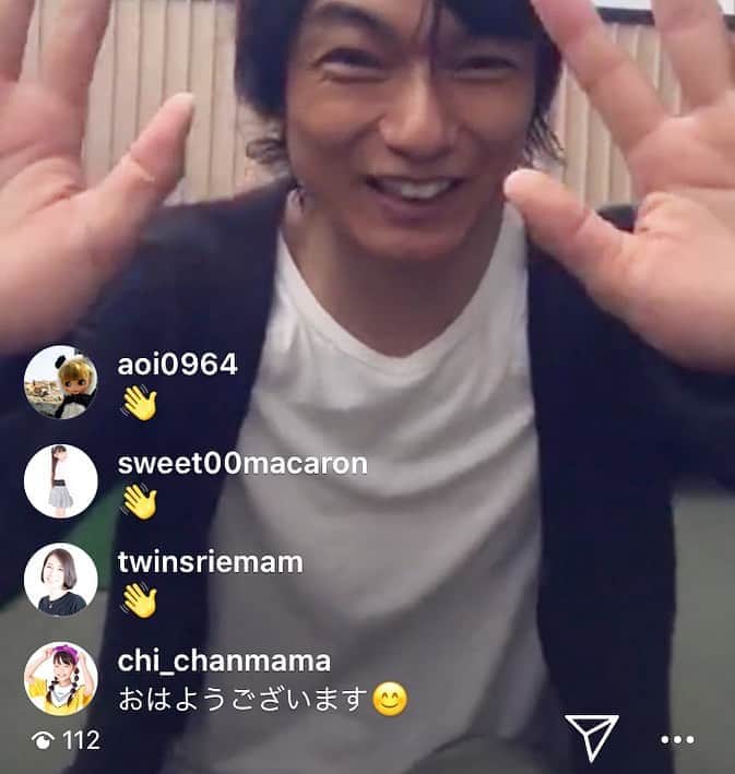 吉田ヒトシのインスタグラム：「こんばんは😊  今日は朝10時からインスタライブさせて戴きました。  当日の告知ながらたくさんの方が観に来てくれて嬉しくて嬉しくて  ありがとうございました😊  風が強かったり  さわがしかったり  反省も多々ありましたが  土日の朝からのレッスンは  お盆正月以外かれこれ6年以上  継続していたので  身体が反応してしまうようです。  ということで  明日も10時からインスタライブで  15分ほどのレッスンしたいと思います。  お時間ある方お待ちしています。  おやすみなさい🌙  #諦めない  #おうちで過ごそう  #吉田ヒトシ #モデル講師 #キッズモデル #ジュニアモデル #モデルレッスン #おうちでレッスン #モデル #美祐学園 #ワタナベ #アイリンク #ボナプロ #国際芸術学園 #日本芸術学園 #tua #studioerika #御殿場 #OfficeYOSHIDA #view #教員免許 #美術 #学芸員 #モデルマスター #aic #代コレ #bsf」
