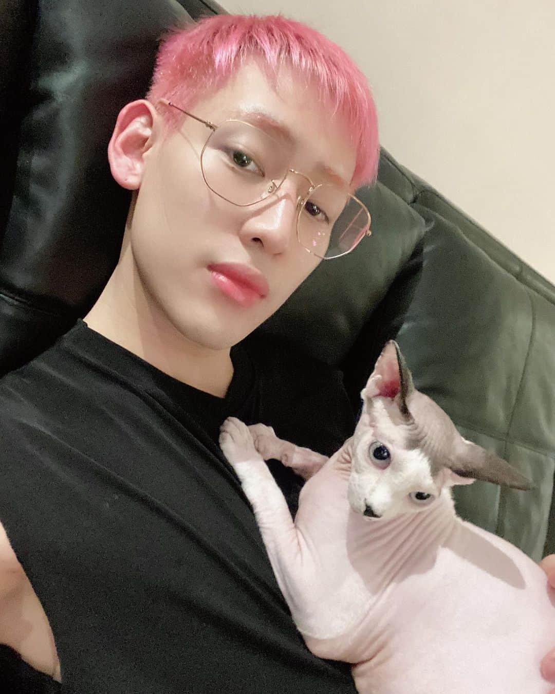 BamBam のインスタグラム：「아가새 생일축하해요💚🎉」