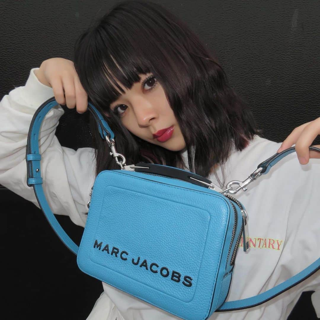 桐原愛歩さんのインスタグラム写真 - (桐原愛歩Instagram)「かーーんわいいブルーのMARCJACOBS👜💙 . 春夏ぽい^ ^ よきでしょ〜〜 . #marcjacobs #マークジェイコブス ショルダーバック」5月9日 23時47分 - ayuayu_1003