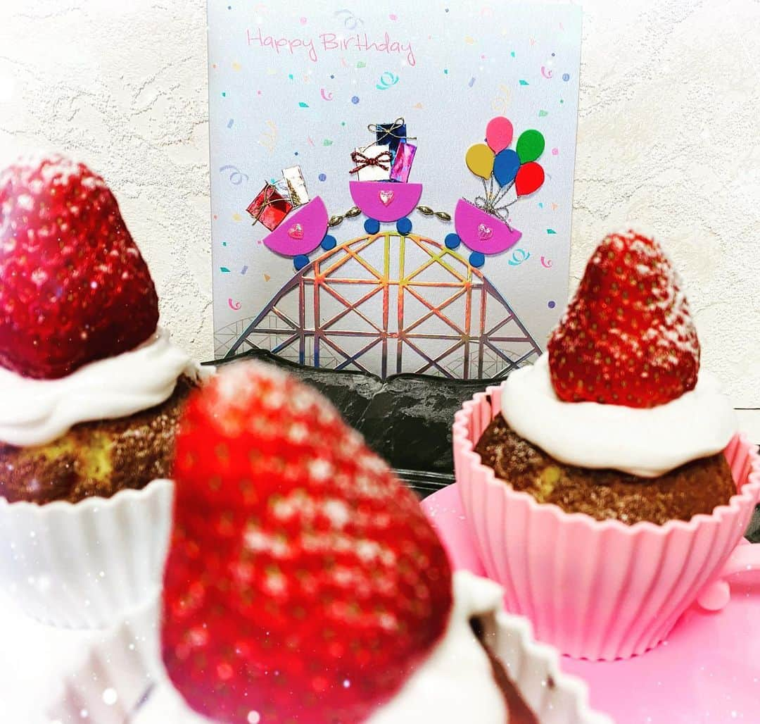 小柳津真由美さんのインスタグラム写真 - (小柳津真由美Instagram)「カップケーキ🧁作りました  #手作りスイーツ #カップケーキ #主人の誕生日 #小柳津真由美」5月9日 23時55分 - mayumioyaizu