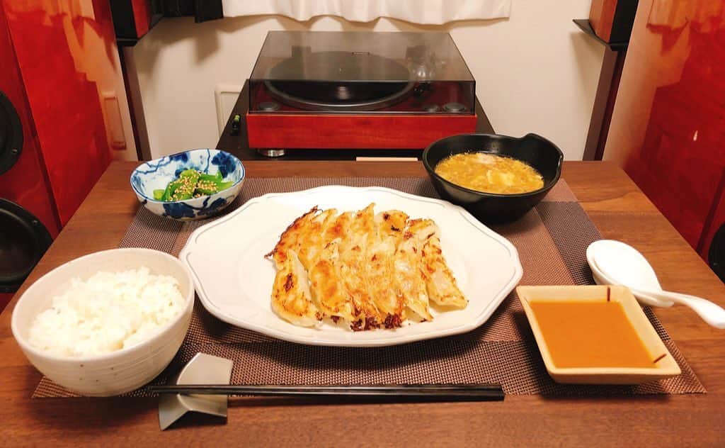 休日課長さんのインスタグラム写真 - (休日課長Instagram)「一人餃子定食。最高。ごちそうさまでした。」5月10日 0時06分 - kyujitsu_kacho