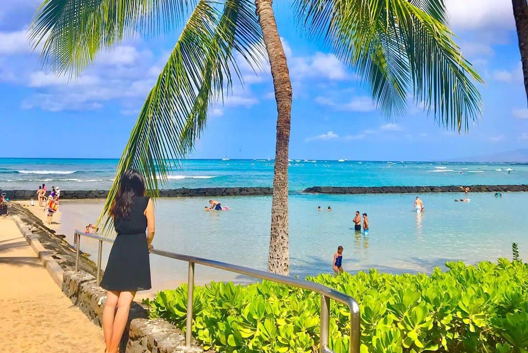 中山琴葉さんのインスタグラム写真 - (中山琴葉Instagram)「﻿ ﻿ ﻿ Hawaii🌺﻿ ﻿ ﻿ 3回くらい行ってますが全然飽きないですね🥰﻿ 海があるところが大好きで、コロナがおさまったら﻿ また行きたいです💐✨﻿ ﻿ ﻿ ﻿ ﻿ #Hawaii#Honolulu#Waikiki#Waikiki beach#vintage island coffee」5月10日 0時45分 - kotoha_nakayama