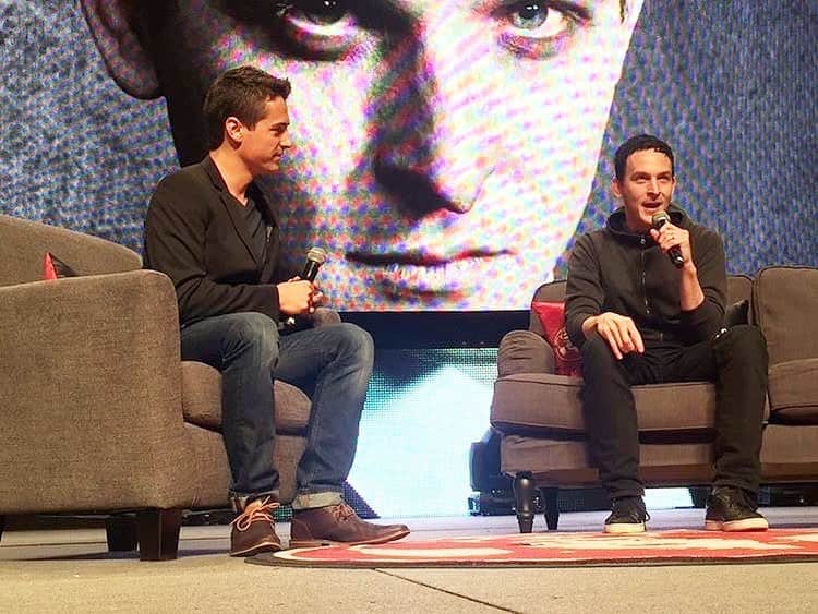 ロビン・ロード・テイラーのインスタグラム：「Here I am with my friend @tannerzipchen in better times. Since we can’t be on a stage in front of a giant picture of my fake schnoz for a while, we’re going IG live this Monday 5/11 at 4pmET. We’re going to talk about TV stuff but most importantly @shieldsforheroes and all the amazing things they’re doing to keep people safe! Come say hi! ❤️」