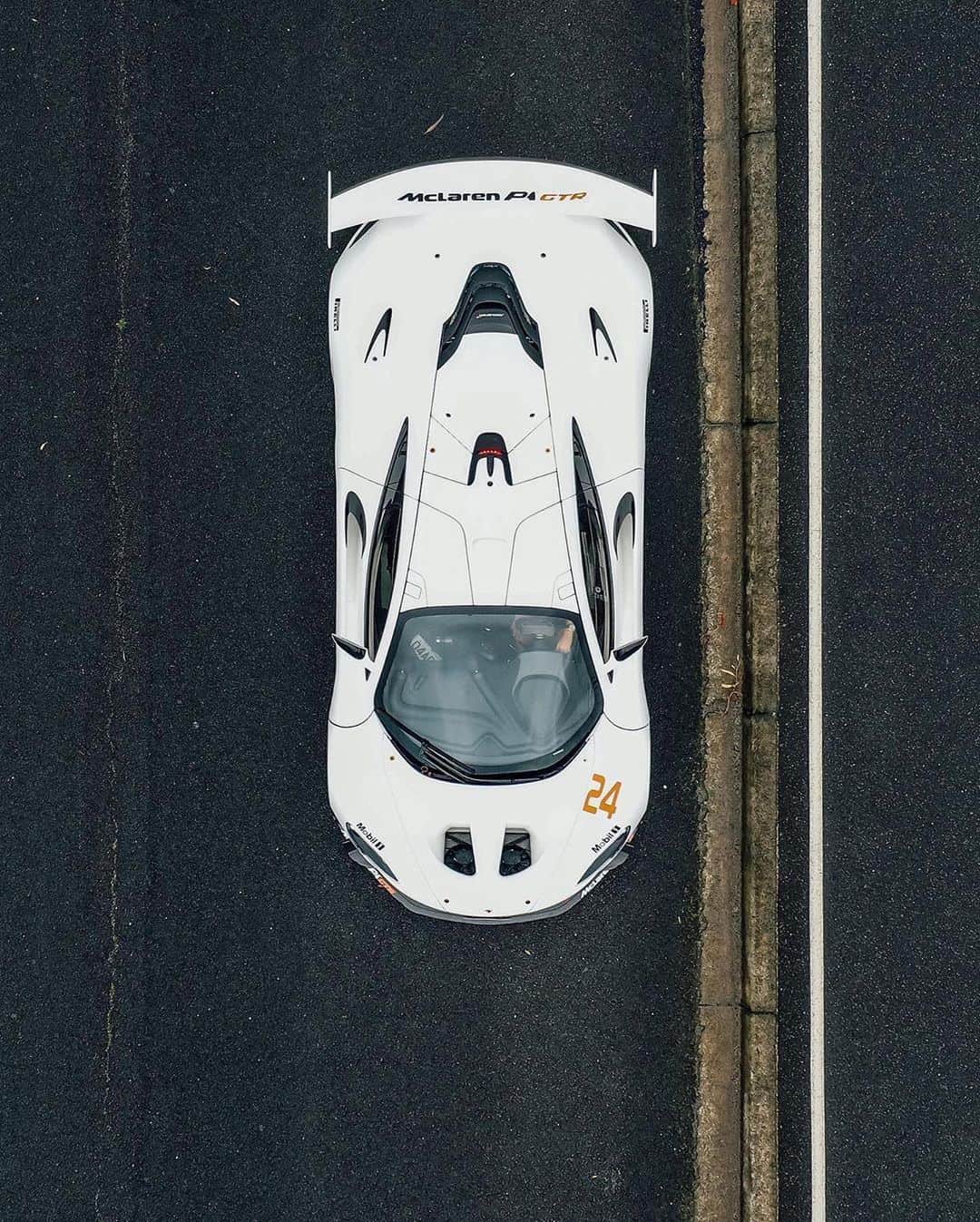 CARLiFESTYLEさんのインスタグラム写真 - (CARLiFESTYLEInstagram)「Road legal McLaren P1 GTR Photo by @alexpenfold #carlifestyle #mclaren #p1gtr @duttongarage」5月10日 1時03分 - carlifestyle