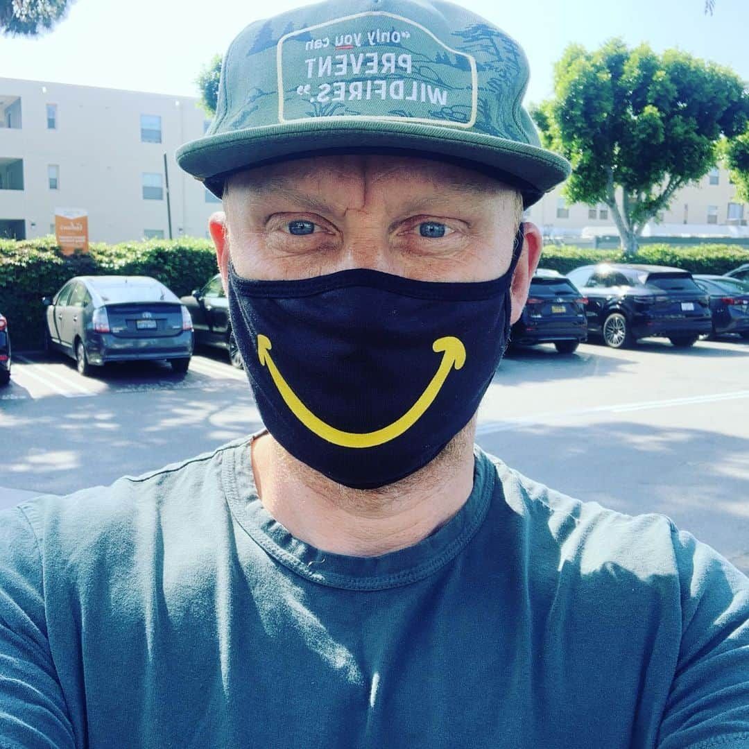 ケヴィン・マクキッドさんのインスタグラム写真 - (ケヴィン・マクキッドInstagram)「Saturday morning grocery trip;) #smileyface #socialdistancing #wearamask . Have YOU listened to our charity song #leavealighton ?? Go to links in my BIO to LISTEN AND TO DONATE!! #foodbanks @trusselltrust」5月10日 1時29分 - therealkmckidd