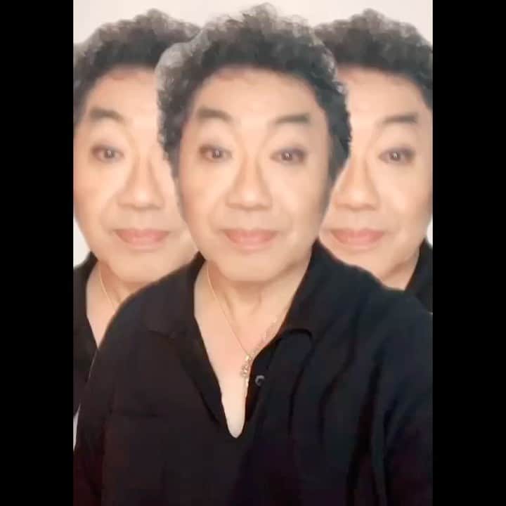 コロッケのインスタグラム：「tiktok見てない人もいるので、あげました〜😊🎶 #変な笑い方 #変顔 #コロッケ #ものまね #mimic #strangeface #comedian #croket #laughter #imitation」