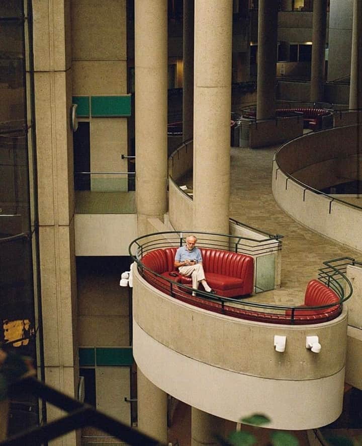 グラフ&ランツのインスタグラム：「This will be us all weekend, just some socially distancing couch potatoes 🛋🥔🏠 / image via @phdonohue⠀⠀⠀⠀⠀⠀⠀⠀⠀ ⠀⠀⠀⠀⠀⠀⠀⠀⠀ #stayhomestaysafe」