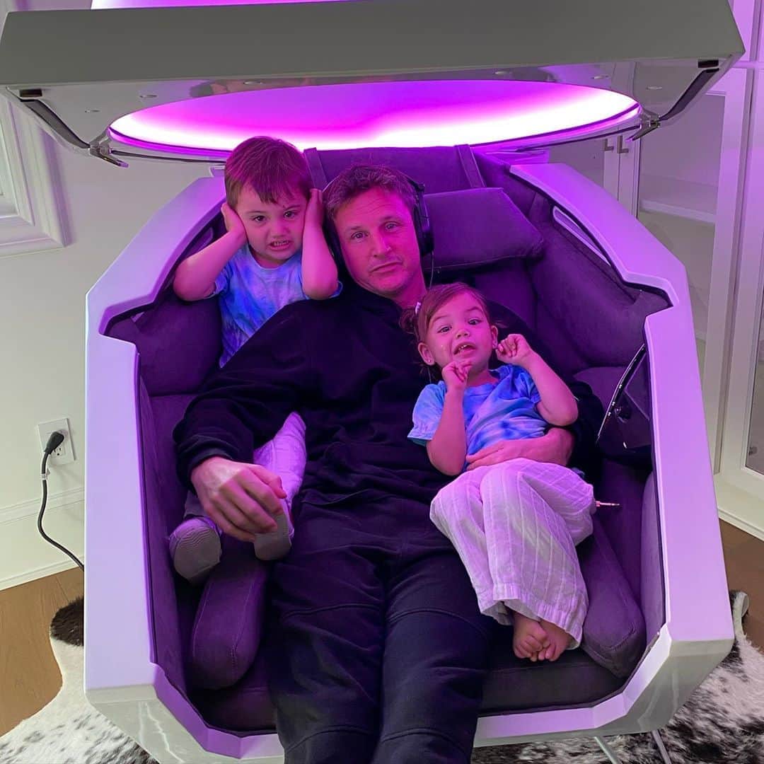 ロブ・ディアデックのインスタグラム：「“Dad..Daaad...DAAAAAAAD! Are you done meditating?”」
