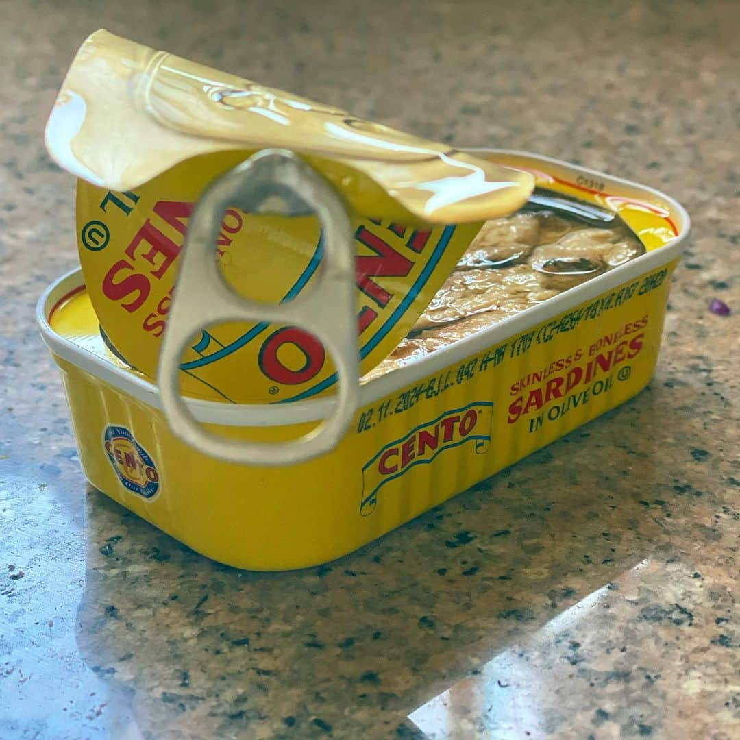 glorianotoさんのインスタグラム写真 - (glorianotoInstagram)「Always found sardine cans to be so beautiful ever since I was a lil one」5月10日 2時34分 - glorianoto