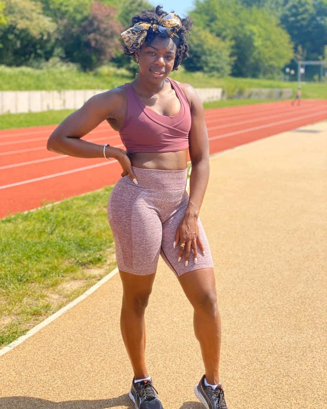 アシャ・フィリップのインスタグラム：「Nothing is impossible... the word itself says "I'm Possible" @gymshark . . . . . #Quote #Gymshark 🦈 #Faith #Athlete #BlackGirlMagic」