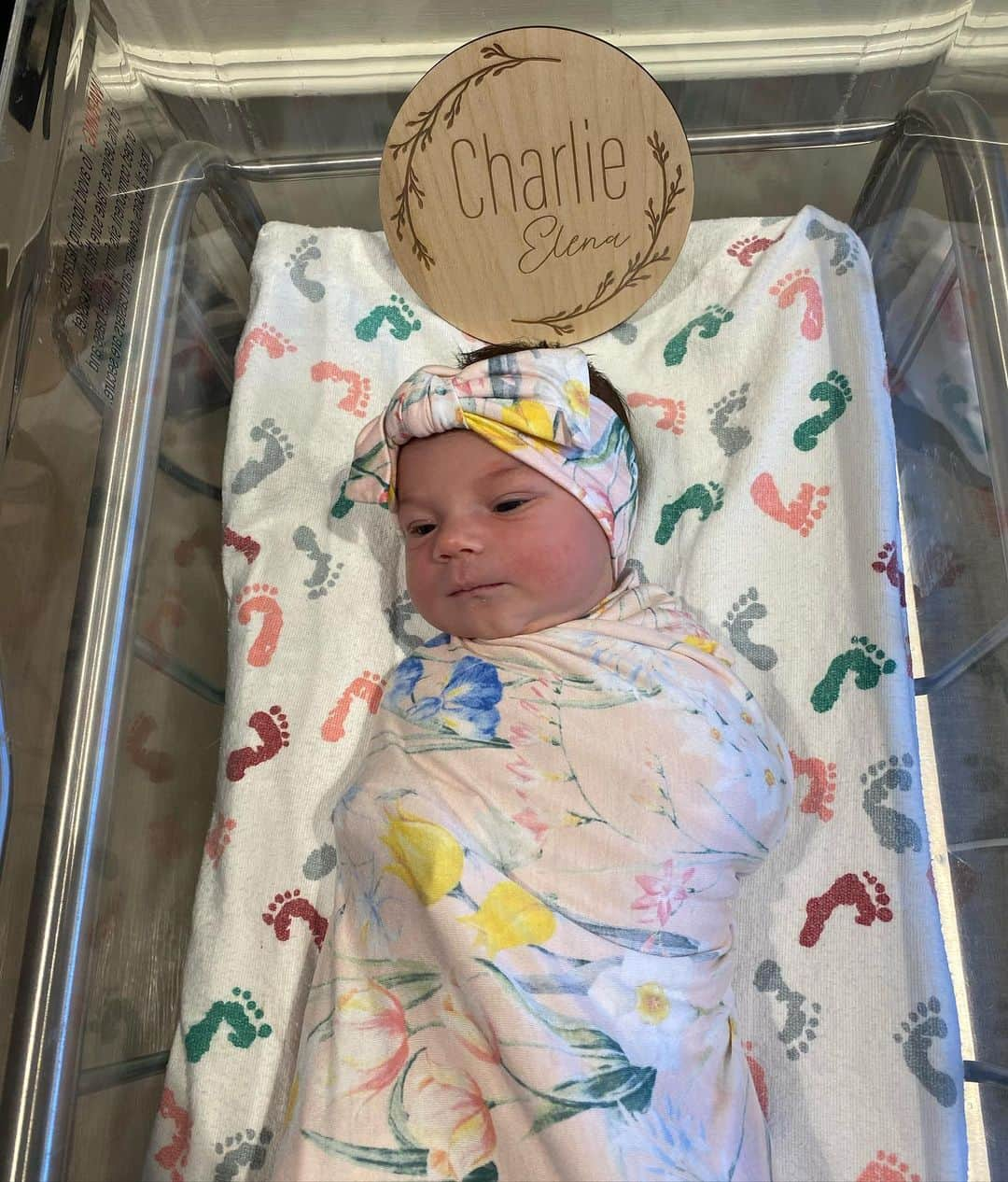 アレックス・モーガンさんのインスタグラム写真 - (アレックス・モーガンInstagram)「At 1130am on May 7 weighing 8lbs5oz, Charlie Elena Carrasco made her grand entrance into the world. She made us wait longer than expected, but I should have known she would do it her way and her way only. My super moon baby.」5月10日 3時24分 - alexmorgan13