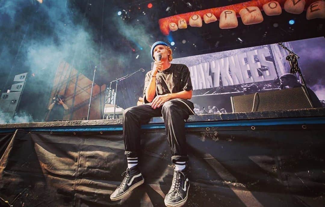 グループラブのインスタグラム：「Did y’all watch DELETER from @shakykneesfest yet?」