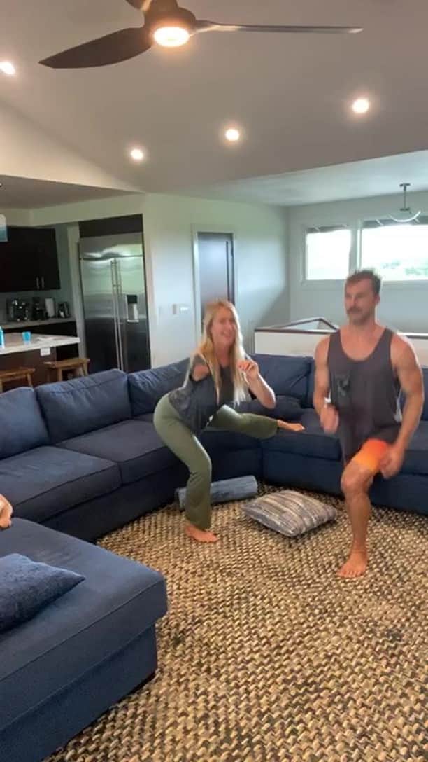 Bethany Hamiltonのインスタグラム：「Couch workout 2.0 is to inspire you to move even with out a gym or any equipment! Though I like using equipment too!  Join us for a sweat and inspiration to stay healthy and keep the body functionally strong!  Also Happy Mothers day!」