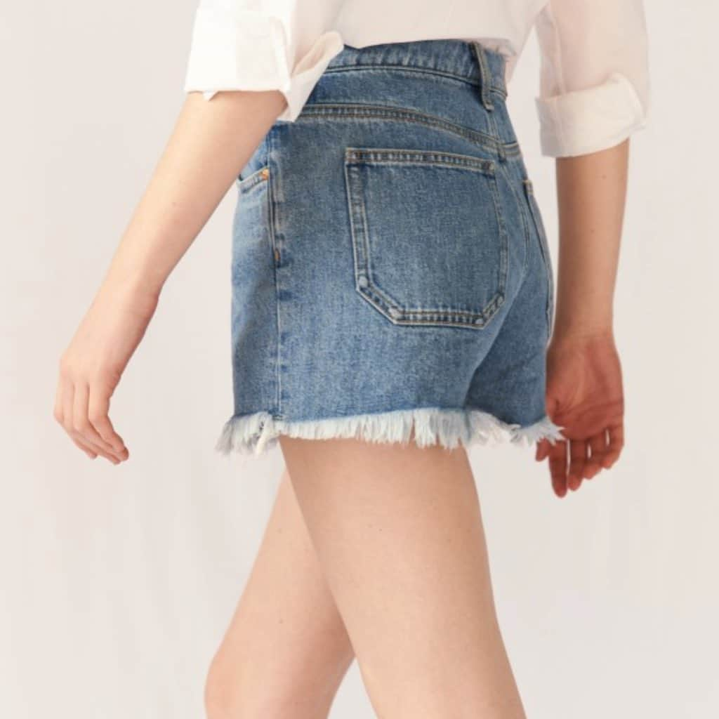 エムアイエイチジーンズのインスタグラム：「Stepping into the sunshine. The Halo denim short, an authentic, unstated cool ‘cut-off’ #mihjeans」