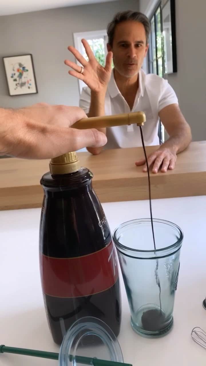 ブラッド・ゴレスキーのインスタグラム：「I’m feeling peachy today 🍑」