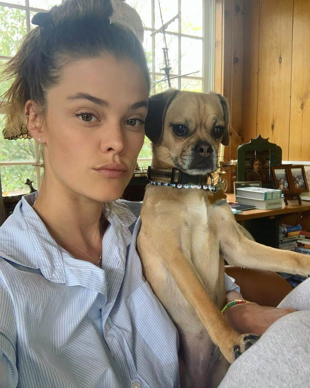 ニーナ・アグダルさんのインスタグラム写真 - (ニーナ・アグダルInstagram)「Study buddy 👯‍♀️❤️ @daisythedukes」5月10日 5時41分 - ninaagdal