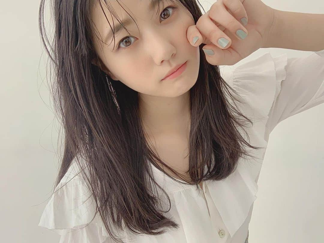 瀧野由美子さんのインスタグラム写真 - (瀧野由美子Instagram)「.  爪見せたいマン  #STU48 #瀧野由美子 #cancam #5月号  #ネイル #普段やらないからここぞとばかりに  #エモフェミメイク」5月10日 5時51分 - yumiko_anko