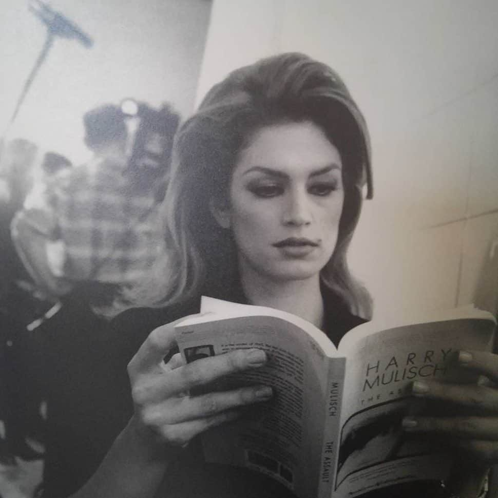 カイア・ジョーダン・ガーバーさんのインスタグラム写真 - (カイア・ジョーダン・ガーバーInstagram)「book club this week is going to be very special. in honor of mother’s day, i thought who better to have on than my very own mother @cindycrawford. she is the reason i read, and is responsible for the majority of my recommendations. which leads me into this week’s book “where the crawdads sing” by delia owens. we will see you all next friday at 5pm PST. & don’t forget to call your mom tomorrow!!!!」5月10日 5時44分 - kaiagerber