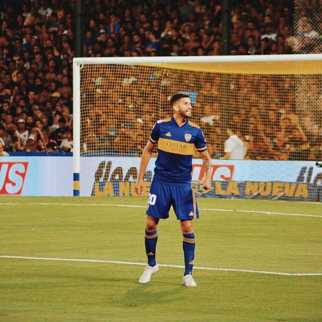 リサンドロ・ロペスさんのインスタグラム写真 - (リサンドロ・ロペスInstagram)「Y ustedes, también extrañan la Bombonera???? ⚽️🙏🏽💙💛」5月10日 6時01分 - lichalopez2