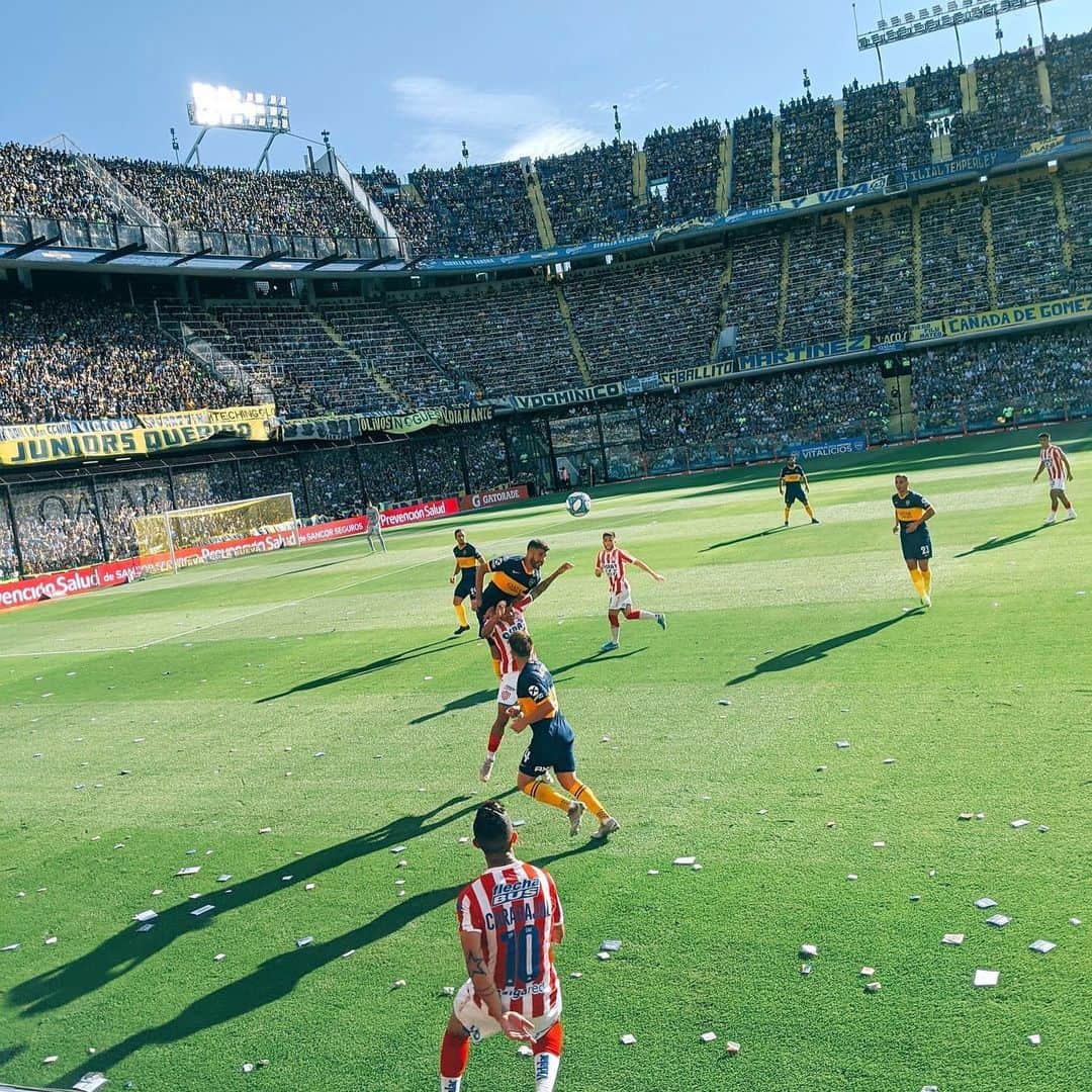 リサンドロ・ロペスのインスタグラム：「Y ustedes, también extrañan la Bombonera???? ⚽️🙏🏽💙💛」