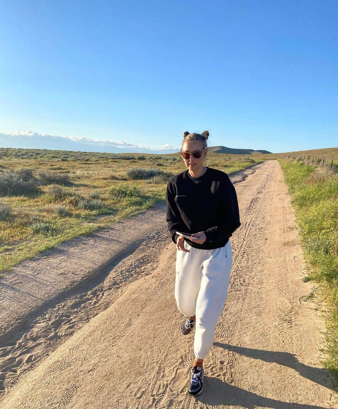 マリア・シャラポワさんのインスタグラム写真 - (マリア・シャラポワInstagram)「Road trip 🧳 with Bruce Springsteen for the mood 🎼👌🏼」5月6日 8時54分 - mariasharapova