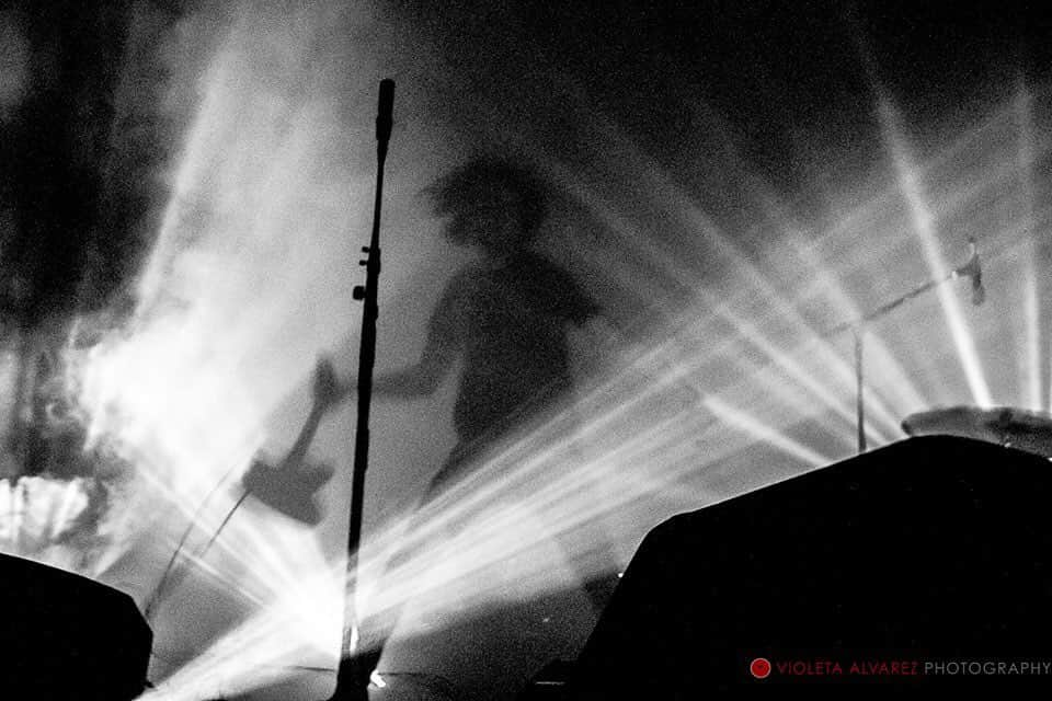 A Place to Bury Strangersさんのインスタグラム写真 - (A Place to Bury StrangersInstagram)「#staysafe #staystrong #stayhome  Photo by the wonderful @violetaalvarezphoto #aplacetoburystrangers #aptbs #axethrowing」5月6日 9時18分 - aptbs