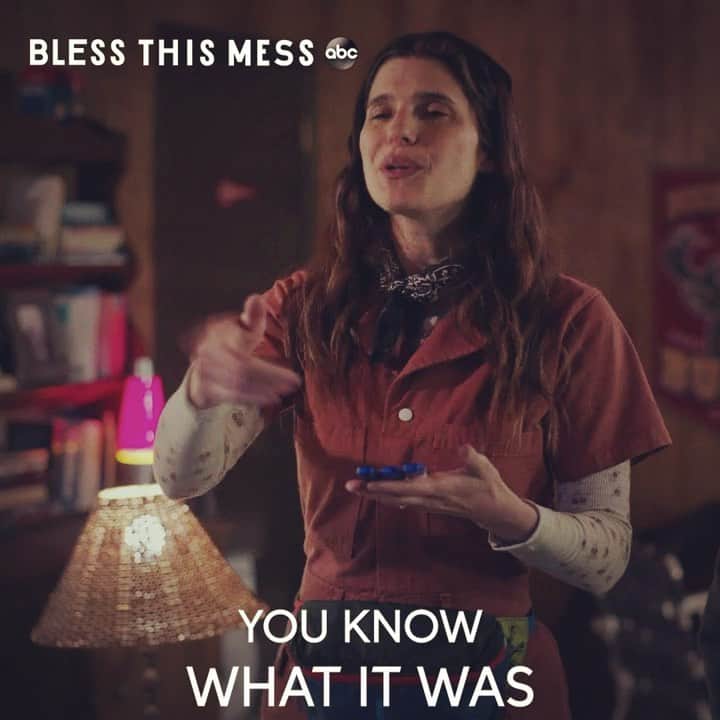 レイク・ベルのインスタグラム：「GET MORE OF WHERE THIS CAME FROM. TONIGHT! @blessthismesstv 💋」
