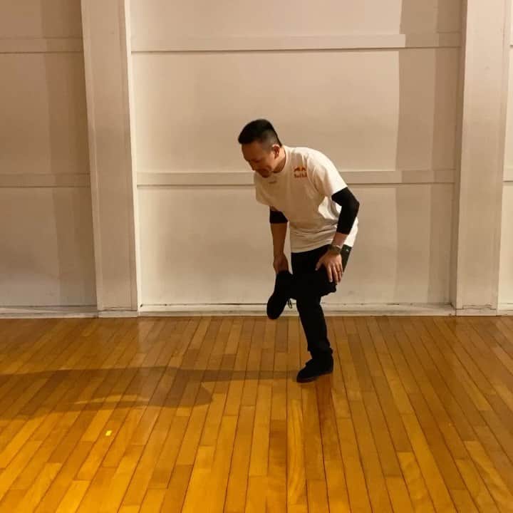 野中泰輔のインスタグラム：「久々に連発やったな…！ まだ出来るらしい😏 皆んなもやってみて👍👍 #redbullbreakingrecords @redbullbcone @redbulljapan  #bboytaisuke」