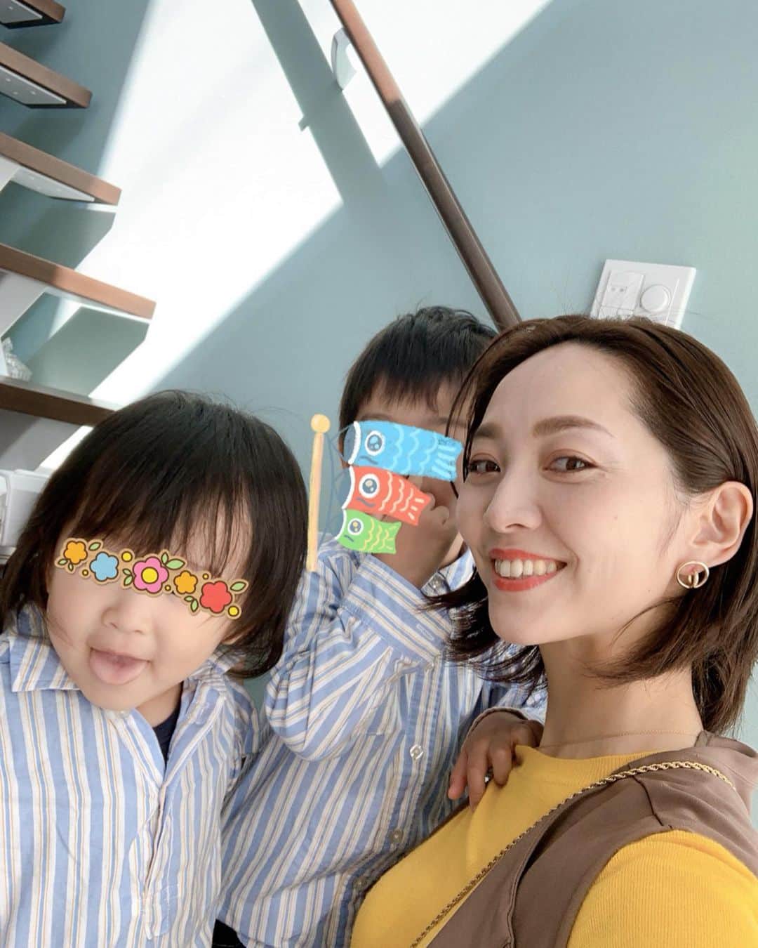 荒木麻里子さんのインスタグラム写真 - (荒木麻里子Instagram)「2020.5.5 こどもの日🎏 Happy children’s day! 喧嘩も愛情表現も激しめな二人🤪 毎日キーッとなりながらも、 寝ると「明日は何しようかな？何したら喜ぶかな？」 と考える日々。 間違いなく子供の笑顔は原動力😊 これからも健やかに育ってね！💕 . . . #二児の母  #二児のママ  #こどもの日🎏  #こどもの日ごはん  #こどもの日メニュー  #こどもの日ケーキ  #子供の日  #子供の日メニュー  #子供の日ケーキ  #childrensday #happychildrensday」5月6日 10時14分 - marilyn198612