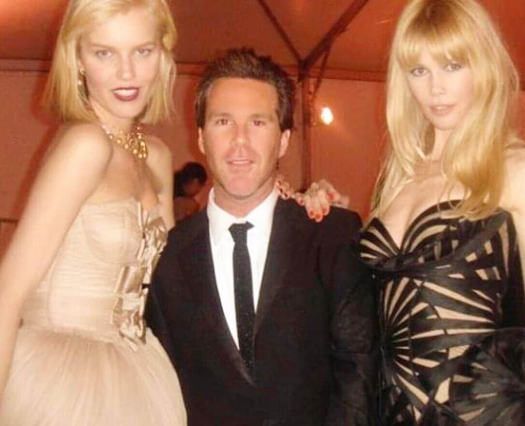 scottlippsさんのインスタグラム写真 - (scottlippsInstagram)「I’m a day late to the #metgala throwback, accompanying these two superwomen @claudiaschiffer and @evaherzigova some time ago , cheers to hopefully happier times for all #muchlove @voguemagazine #met #tb #metabouttime」5月6日 1時31分 - scottlipps