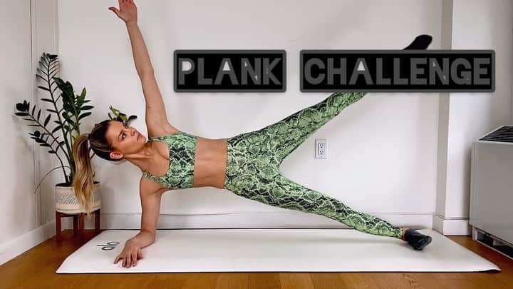 ダニエル・クヌッドソンのインスタグラム：「2 minute Plank challenge  Link in my BIO ➡️👊🏼 🐍💚: @aloyoga  This plank challenge is guaranteed to work every muscle and get you one step closer to accomplishing your strongest healthiest version of yourself #fit #fitness #bootyup #levelupwithdanielle #alo #aloyoga」