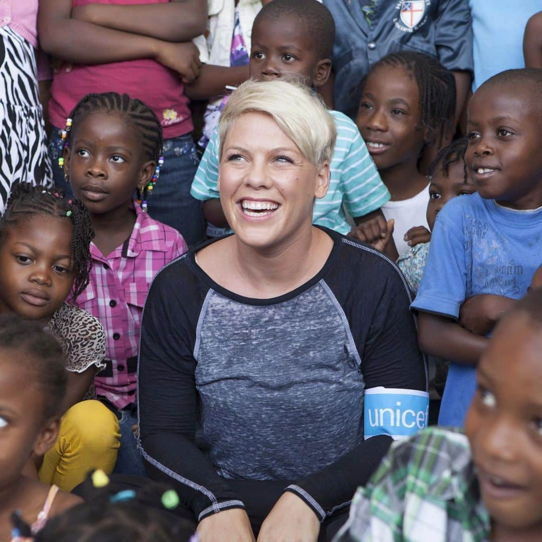 P!nk（ピンク）さんのインスタグラム写真 - (P!nk（ピンク）Instagram)「I’m sure you’ve seen today is the new Giving Tuesday, and while organizations everywhere so appreciate the generosity, UNICEF wants to give YOU something in return. This Saturday join me at 8pm ET/5pm PT for UNICEF WON’T STOP, a virtual tour around the world showcasing UNICEF’s work and the heroes of the COVID-19 pandemic.  Their work is fueled by your support and they want to show you exactly where those resources are going.  You can tune in at unicefwontstop.org - see you there!❤」5月6日 2時09分 - pink