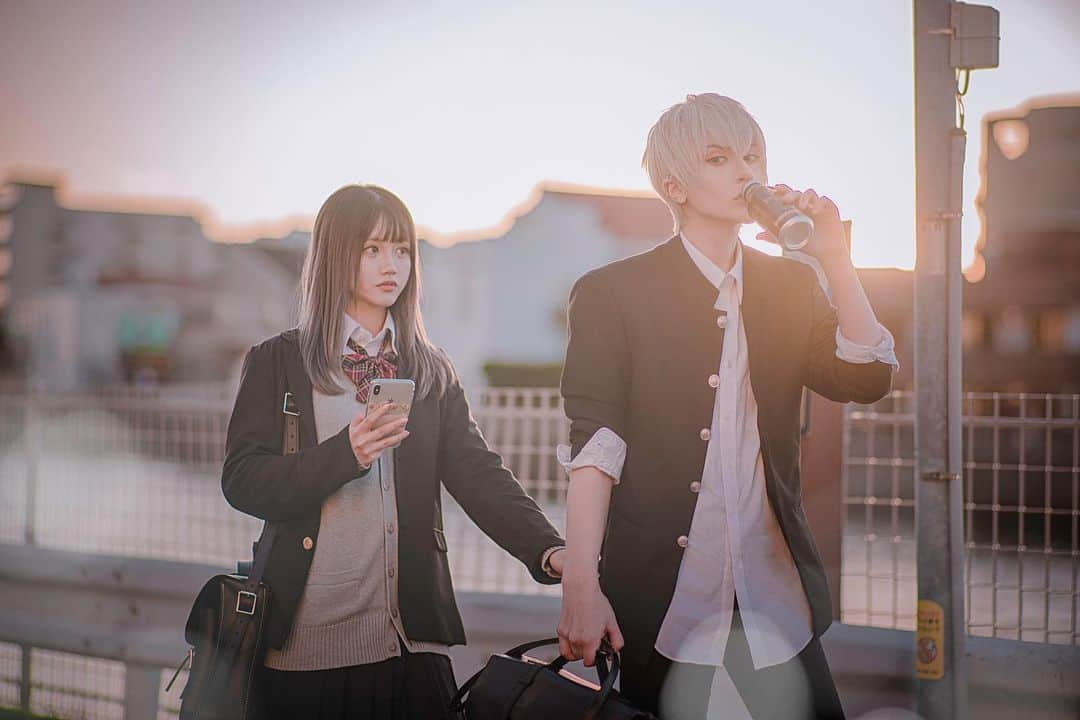 ナイトさんのインスタグラム写真 - (ナイトInstagram)「「 さよならメモリーズ 」 Boyfriend | @knitecoser Girlfriend | @akabaritsu Photo 📷 | @lostdumplings To be honest, I actually wasn’t ready for this shot... 😆 I didn’t know Dumplings was already taking photos of us, so I was looking at him to see if we were good to start posing. In the end this shot was the cutest, like I am noticing someone staring at us 😂 #OC #originalcosplay #cosplay #highschoolstudent #コスプレ #高校生 #高校生カップル」5月6日 2時24分 - knitecoser