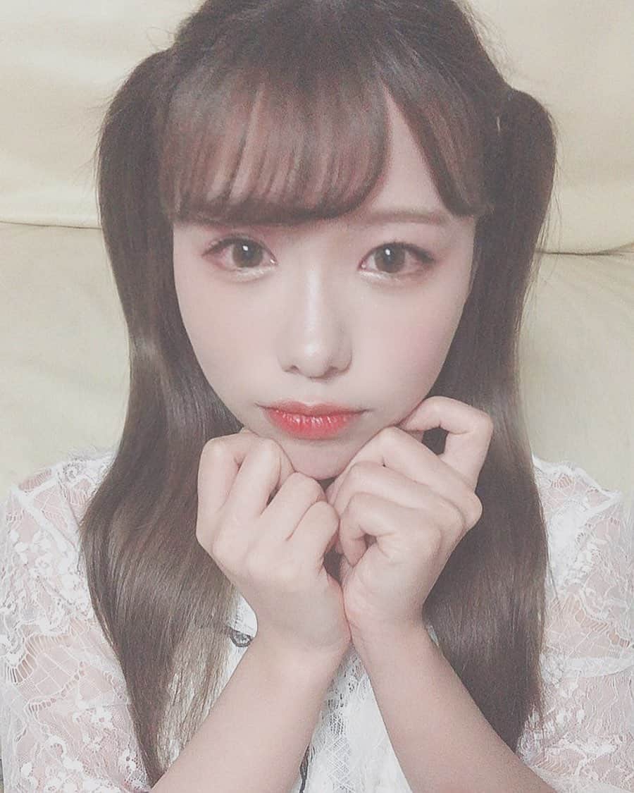 水城夢子のインスタグラム：「24にもなってハーフツインテールしたからって頭おかしくなったんかってちゃんと言ってくれるのはもうにあといおりくらいしかいないと思ったら夜の3時に涙出てきたな　名付けて　推ししか勝たん！！夢子まるは同担拒否だお♡♡♡ぴえんメイク　ぜひ参考にしてね  #量産型ヲタク #量産型メイク #同担拒否 #ぴえん #地雷女 #地雷系女子」