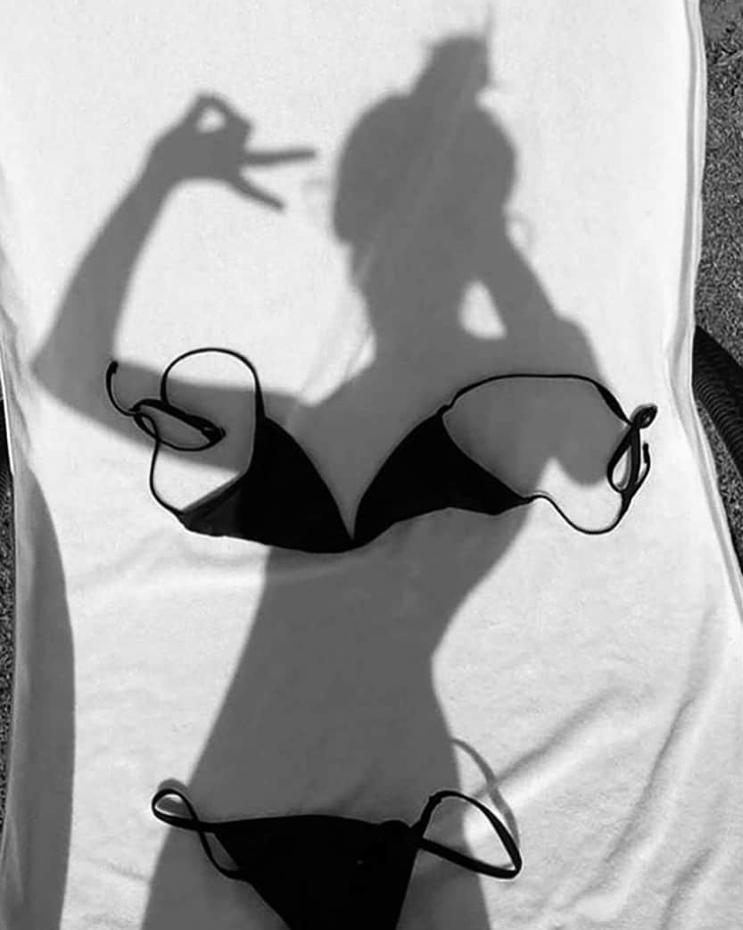 Stella Egittoのインスタグラム：「Less  is  more. . . . . #diariodibordo #dreaming」