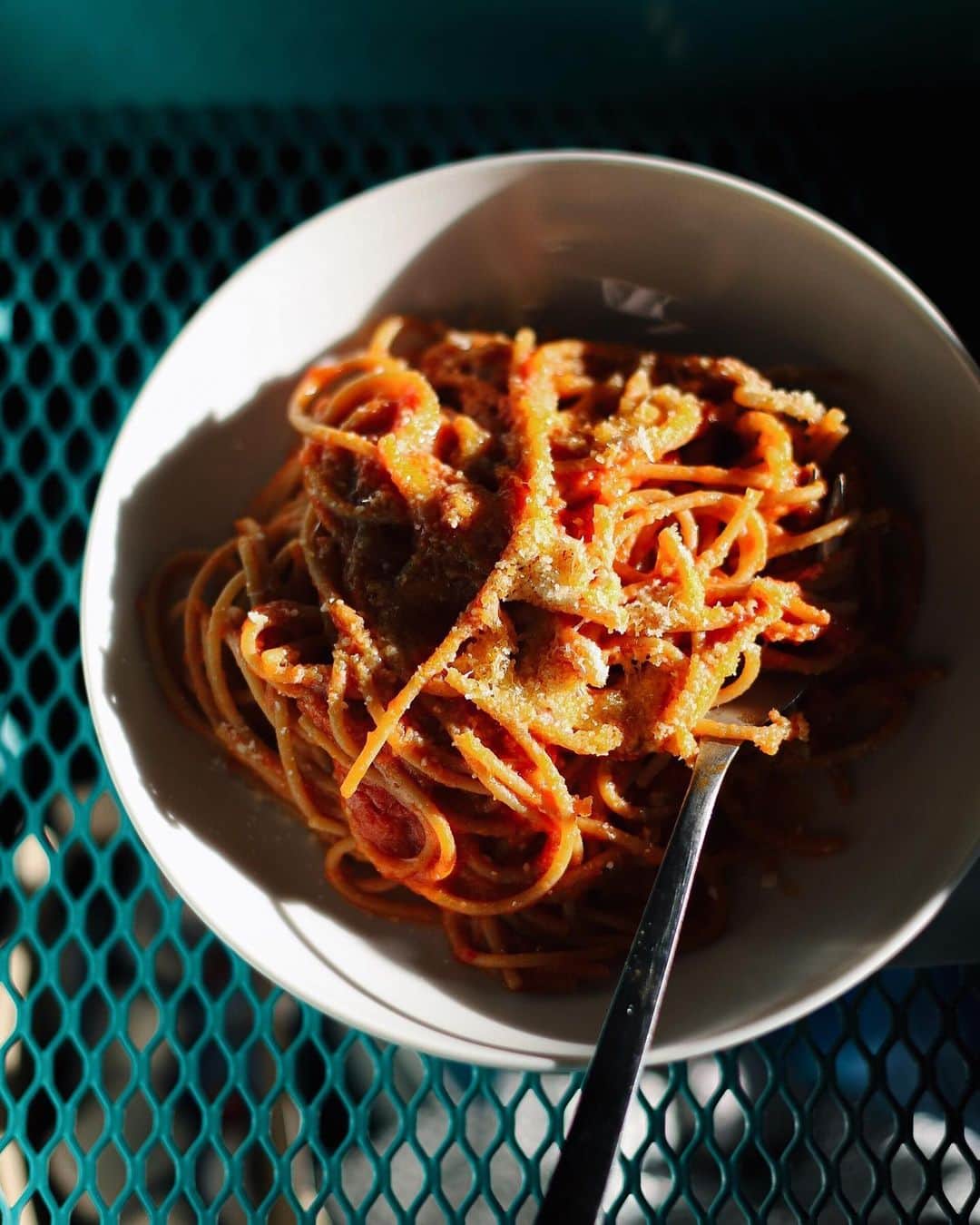 Saghar Setarehさんのインスタグラム写真 - (Saghar SetarehInstagram)「Phase 2: My sleep and meal hours are still off the clock, and my crave for comfort food are still somewhat the same as phase 1. So my lunch/dinner was this big bowl of spaghetti with tomato sauce (made slowly from scratch). It was some time before 7 pm and the now mighty sun was shining brightly through the ajar window. ⠀⠀⠀⠀⠀⠀⠀⠀⠀ As I one-handedly pushed my dear turquoise Ikea trolly (that has mercifully saved me from eating at my tiny kitchen) towards the table, a ray of sunshine dropped into my bowl of spaghetti and mingled with the cheese and tomato sauce, and at the moment I knew phase 2 had truly begun for me too; I sat down and rested the crutches on the bookcase as I always do. I took the camera from the table and I snapped one shot of the sunlit bowl of pasta. When I finished, I took another photo from the empty bowl. ⠀⠀⠀⠀⠀⠀⠀⠀⠀ It had been more than two months that I hadn’t held my camera. ⠀⠀⠀⠀⠀⠀⠀⠀⠀ I’m restless and hopeful that I will be given permission to walk in 2 days. The first thing I’ll do will be taking some steps around the block. The streets of Rome are still rather empty (from what I see from people’s photos), and I’m aching to be there, among those very few people who are cautiously going out. ⠀⠀⠀⠀⠀⠀⠀⠀⠀ Another thing I’m looking forward to do which I haven’t done in more than two months: Wearing make up (those 2 times I put on lipstick for Zoom calls don’t count). ⠀⠀⠀⠀⠀⠀⠀⠀⠀ Slow, cautious, but forward. One step at a time. ⠀⠀⠀⠀⠀⠀⠀⠀⠀ #Fase2 #IoRestoACasa #MySweetQuarantine  #🍝 #pasta ⠀⠀⠀⠀⠀⠀⠀」5月6日 4時16分 - labnoon