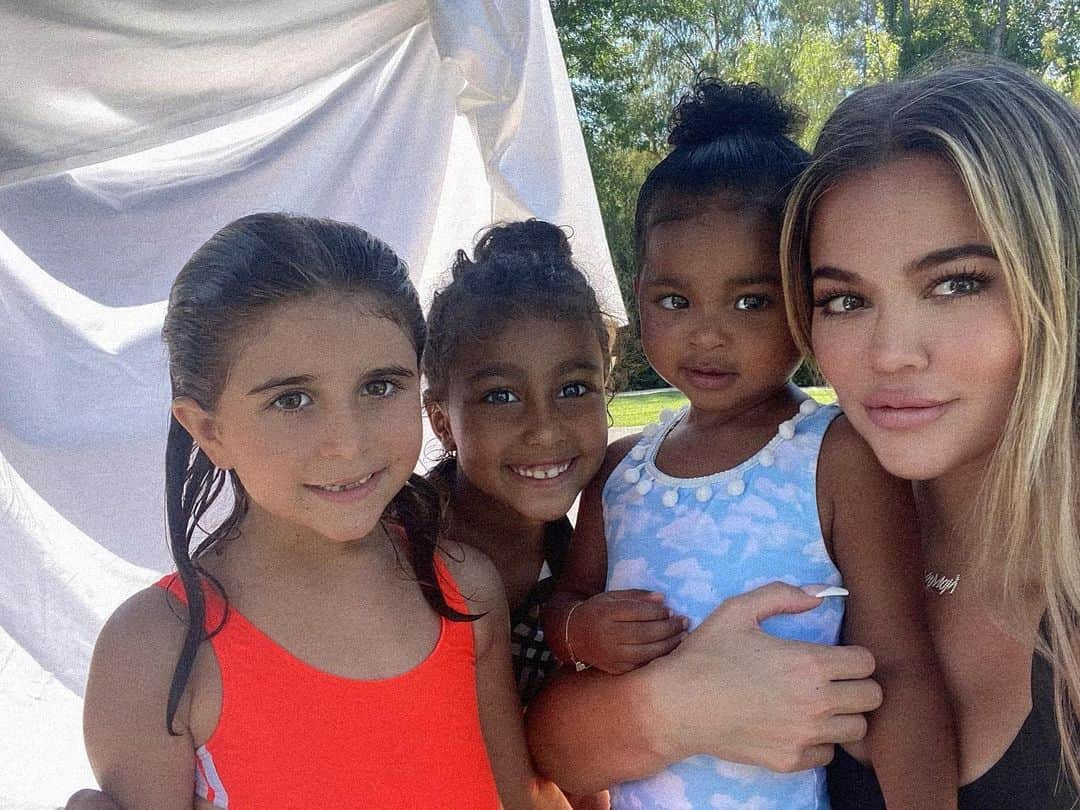 クロエ・カーダシアンさんのインスタグラム写真 - (クロエ・カーダシアンInstagram)「Who runs the world.... GIRLS!!!」5月6日 4時44分 - khloekardashian