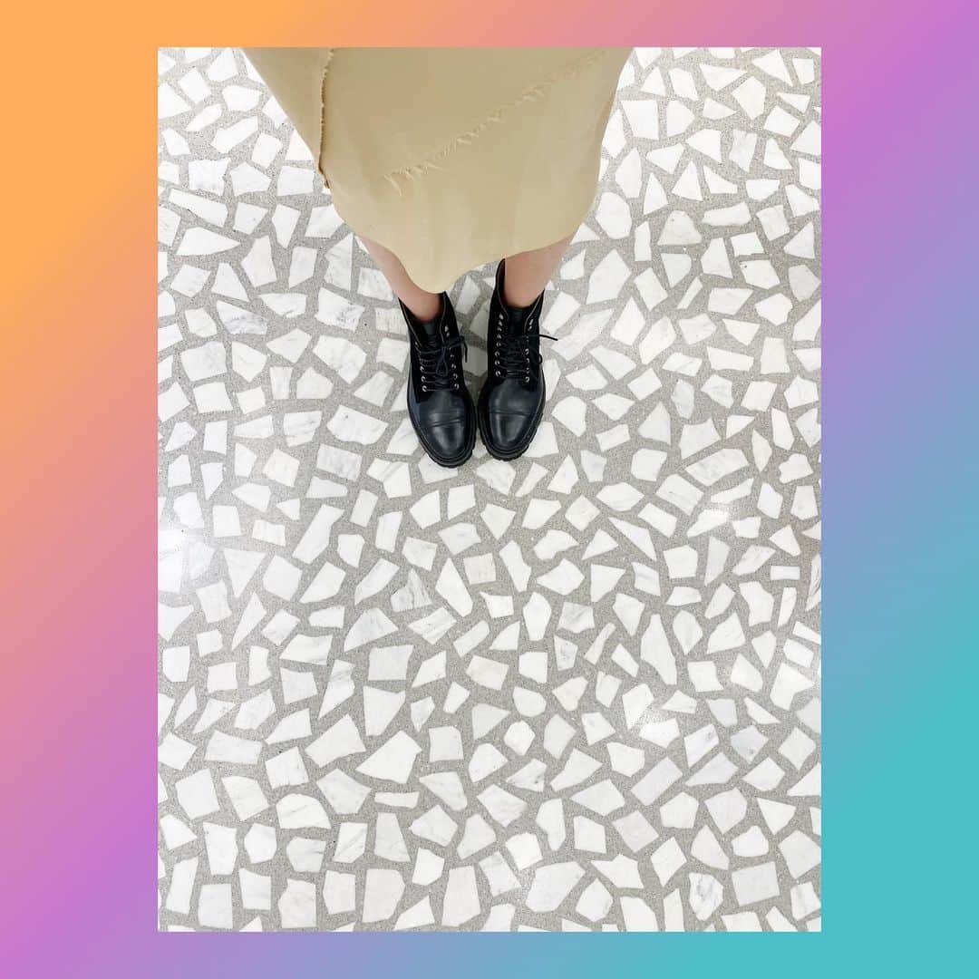 ギャランス・ドレのインスタグラム：「Last time I wore a skirt 😬😬😭 . We have a sort of a debate going on with my friends right now - some can’t wait to get back into their tight jeans and dress up, others say they’ll never be able to put on a pair of heels again. How do you feel about it? . Do you guys miss dressing up? Weirdly, I think I don’t, really.」
