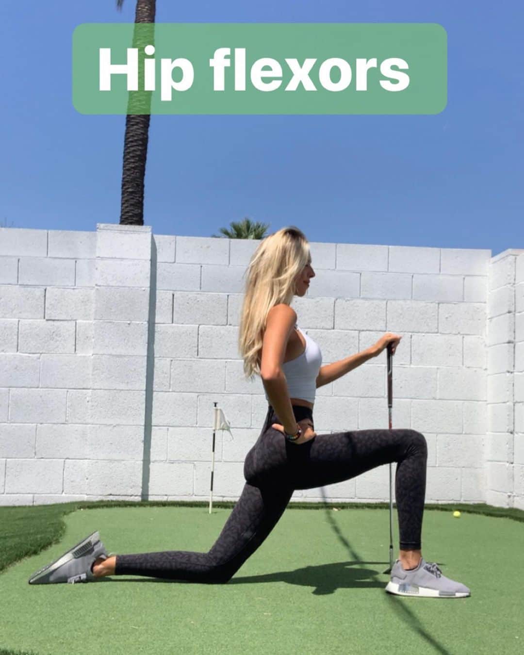 Elise Lobbさんのインスタグラム写真 - (Elise LobbInstagram)「💚⛳️ 3 pre golf stretches ⛳️💚 1. GLUTES - In this position you should feel a gentle stretch in your left hip and glute.  Hold for 30 seconds and alternate legs.  2. HIP FLEXORS - In this lunge position you should feel a  stretch in the front of your left hip and thigh. Hold for 30 seconds and alternate legs.  3. SHOULDERS - Pull your club with the opposite hand from above while keeping your right shoulder relaxed and your hand over on the left side of your back. Hold for 30 seconds alternate hand holding position.  #golf #stretch」5月6日 7時02分 - eliselobb