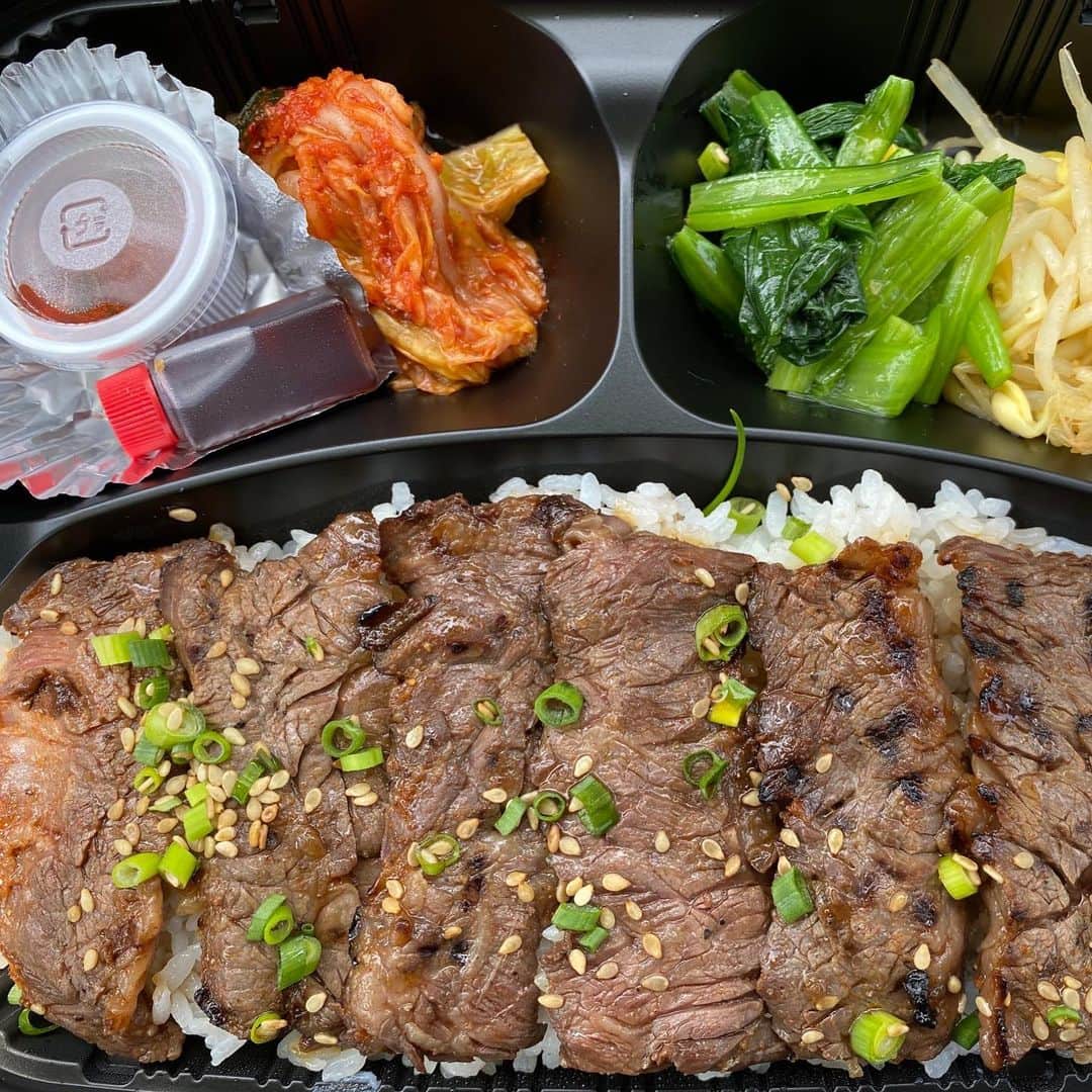 水木一郎さんのインスタグラム写真 - (水木一郎Instagram)「テイクアウトの焼肉弁当。ネットで調べると近所にもデリバリーやテイクアウト出来る店が意外と多くあって楽しくなります。昨日は焼肉弁当を食べました。超美味かったたZ! #デリバリー #テイクアウト  #焼肉弁当  #水木一郎」5月6日 7時11分 - ichiromizuki