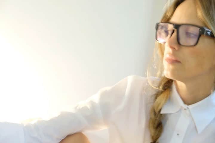 レイラニ・ビショップのインスタグラム：「I don’t collaborate often but when I do... ❣️ . #husbandshirt #worldhealthorginization @who #covid19responseteam #zoommeeting to #datenight #femalebusinessowner . @mishanonoo  Limited edition #husbandshirt benefitting the World Health Organization’s COVID-19 response team. For every shirt sold from MishaNonoo.com, $85 will be donated to frontline healthcare efforts. @mishanonoo 😊❣️❣️❣️❣️」