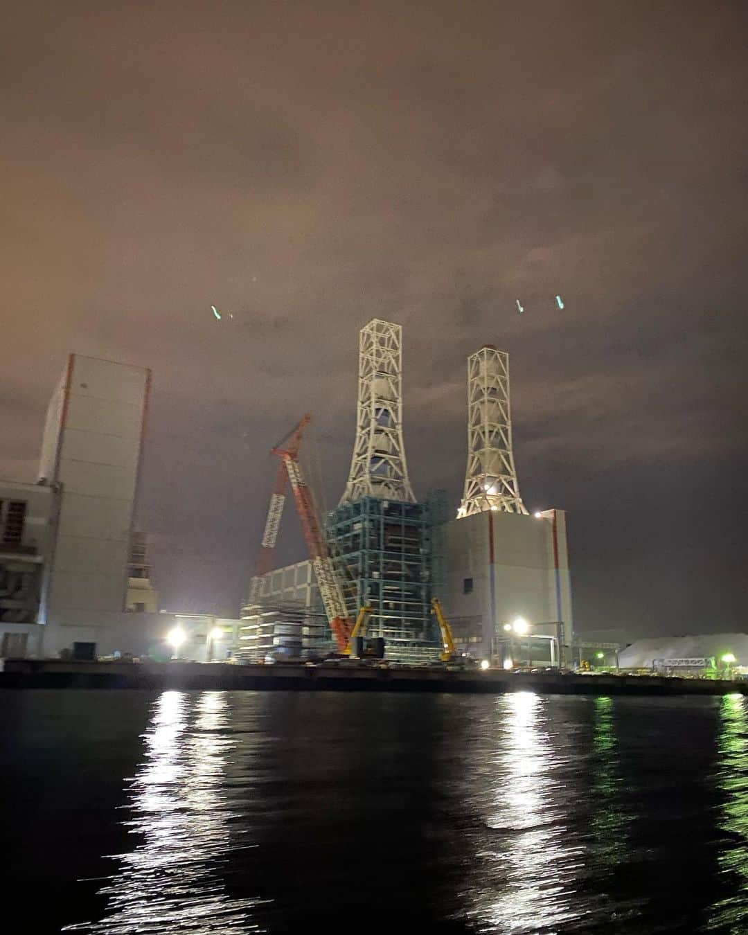 パンツェッタ・ジローラモさんのインスタグラム写真 - (パンツェッタ・ジローラモInstagram)「#beautiful #and #ugly #yokohama #factory #night #sea #japan #」5月6日 8時28分 - girolamo.me