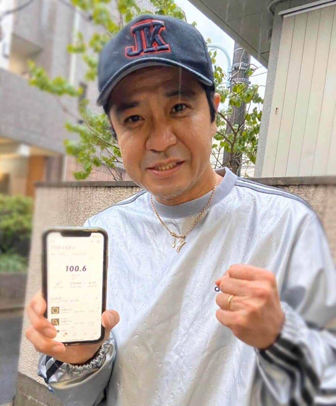 中山秀征さんのインスタグラム写真 - (中山秀征Instagram)「コツコツ走っていたら100Kmを超えました‼️ 東京から群馬の実家ぐらいまでですね。 次はどこに向かおうか❓ まだまだ自粛の日々が続きますが、 健康にはくれぐれも注意しましょうね。 僕はまだまだ走ります。  #running」5月6日 19時43分 - hidechan0731