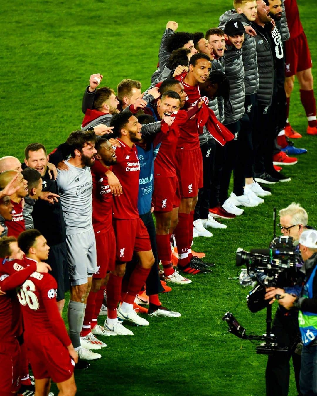 リヴァプールFCさんのインスタグラム写真 - (リヴァプールFCInstagram)「“It was crazy. It was like a whole machine working together.” Joel Matip on THAT @championsleague comeback 🤩🤩🤩 #UCL #LiverpoolFC #Liverpool #LFC #Anfield」5月6日 18時41分 - liverpoolfc